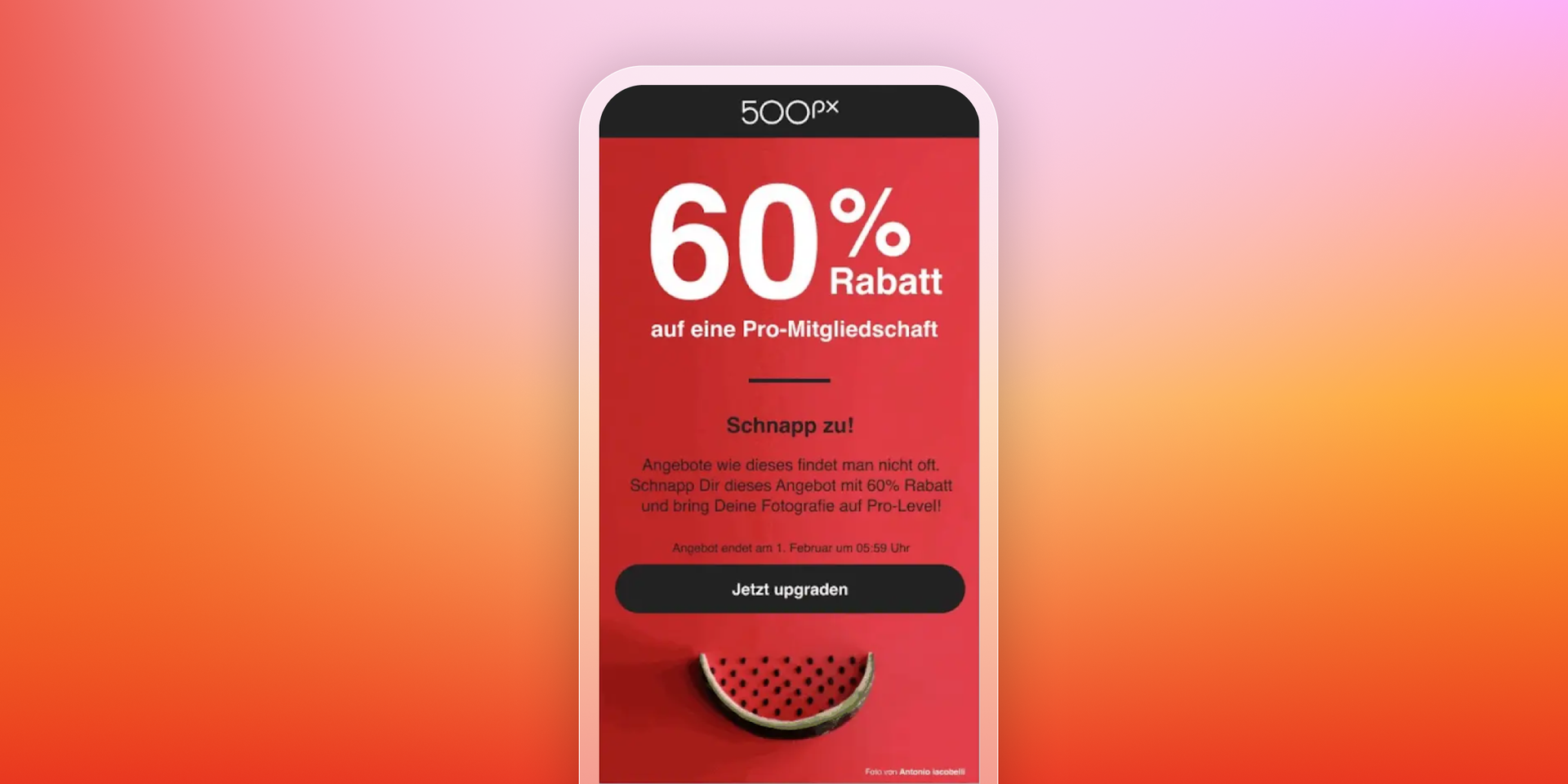 a phone screen shows a watermelon and says 60 % rabatt